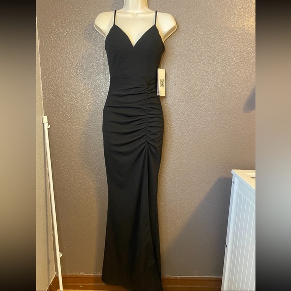 Emerald Sundae Black Ruched Side-Slit Slim Gown - Picture 6 of 10